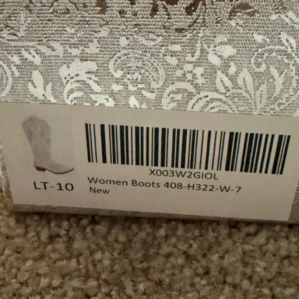 White Embroidered Cowboy / Cowgirl Boots - Picture 6 of 7